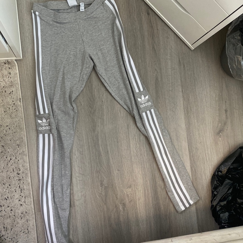Grey adidas leggings!!